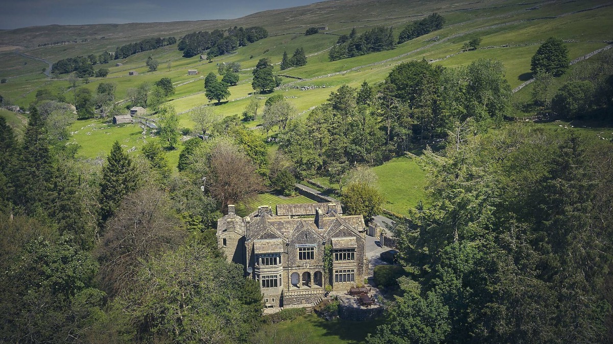 Yockenthwaite House | Oughtershaw Hall - a large propertie that sleeps 16 guests in 8 bedrooms