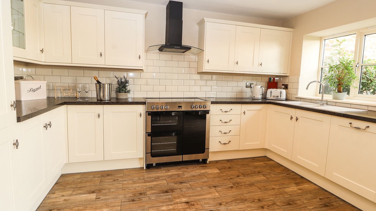 Cotebrook Cottage | OULTON BARN HOUSE, family friendly, with a garden in Tarporley