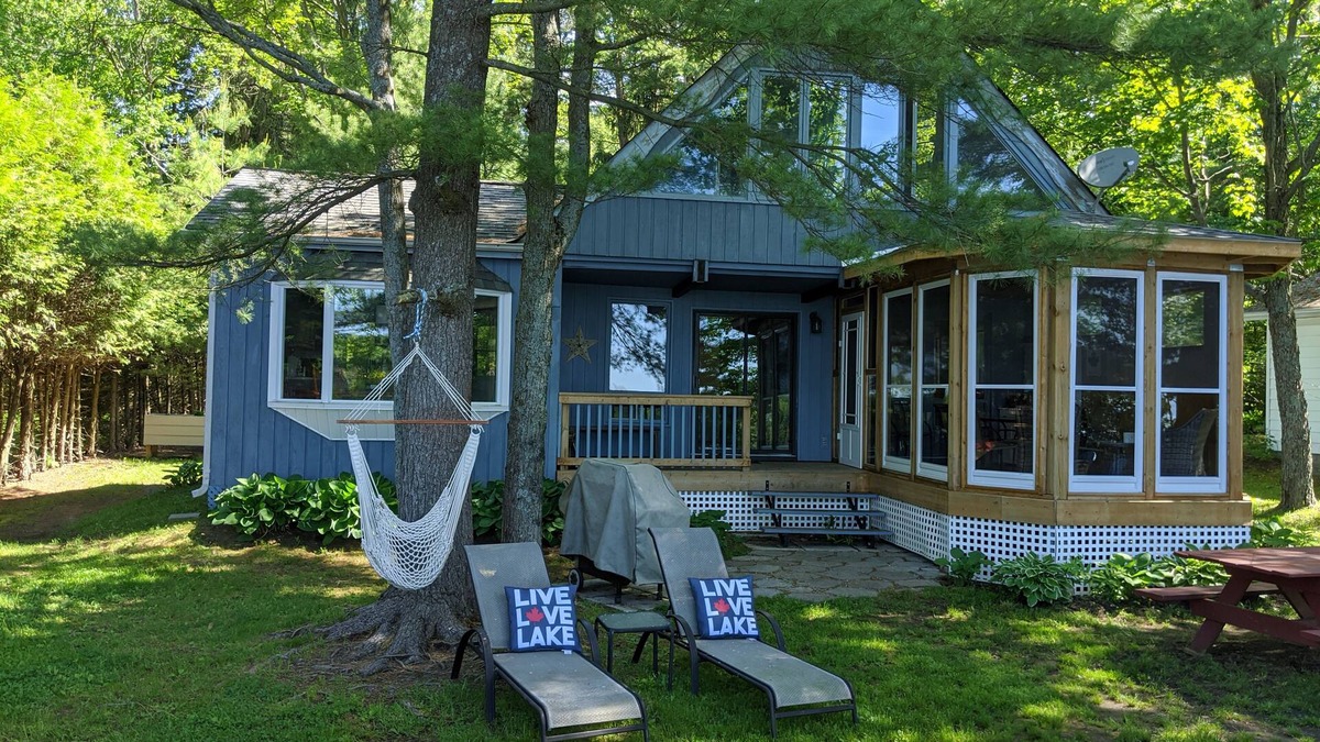 Torrance Cottage | Our 4 bedroom 2 Bathroom Lakefront Cottage in the Heart of Muskoka