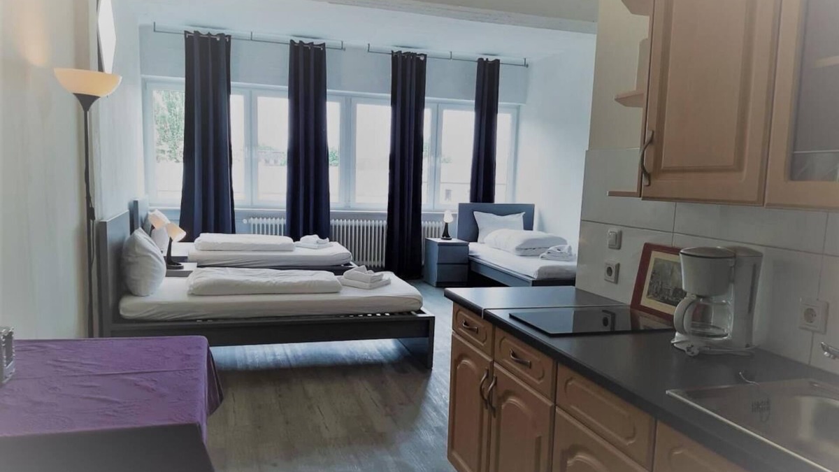 Bramfeld Apartment | Our apartment no. 8 is situated in a quiet area on the side of the building and offers 45 m2 of space for 2-4 persons.