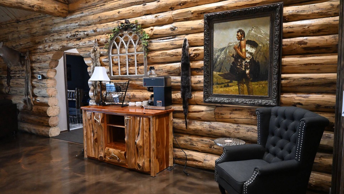 Martinsville Cabin | Our beautiful lodge near Albany, MO is sure to please! Perfect for large groups