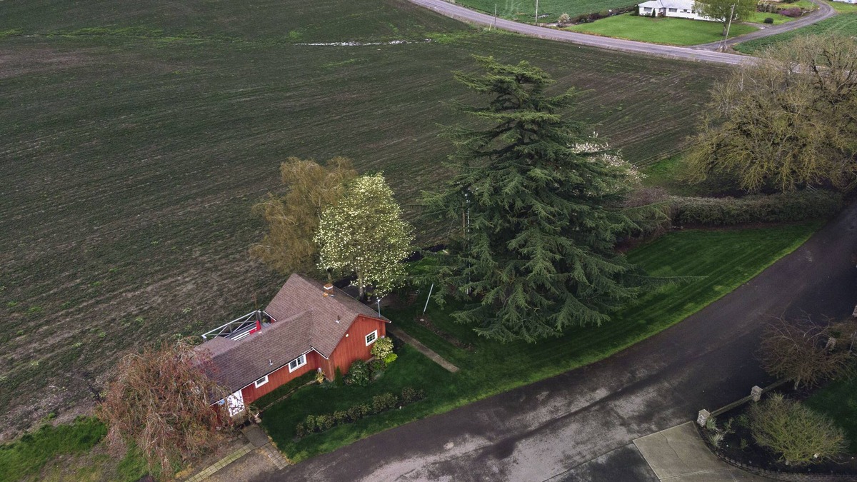 Saint Paul Cottage | Our Cottage on Champoeg located in St. Paul, Oregon