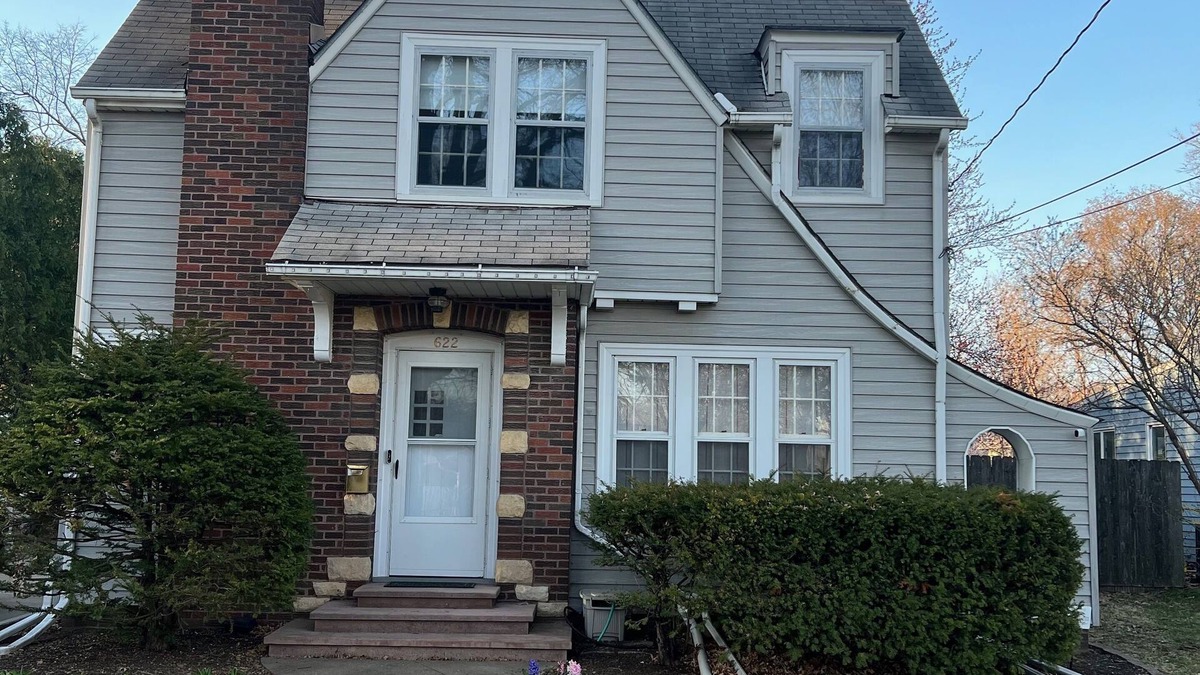 Iowa City House | Our home offers Beauty, comfort and LOCATION!