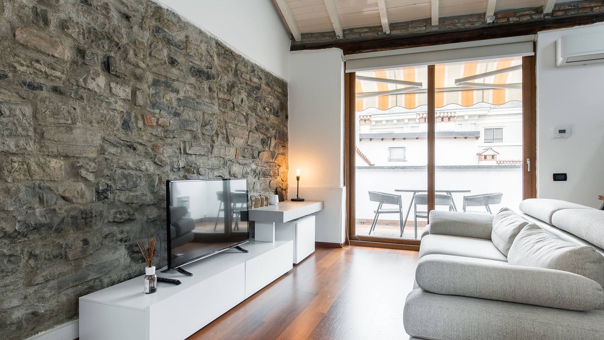 Como City Centre Apartment | Our Home - One Bedroom Apartment, Sleeps 2