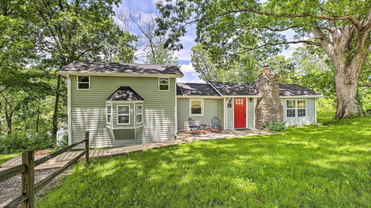 Harrodsburg House | ‘Our Lakeside Retreat’ w/Deck on Lake Herrington!