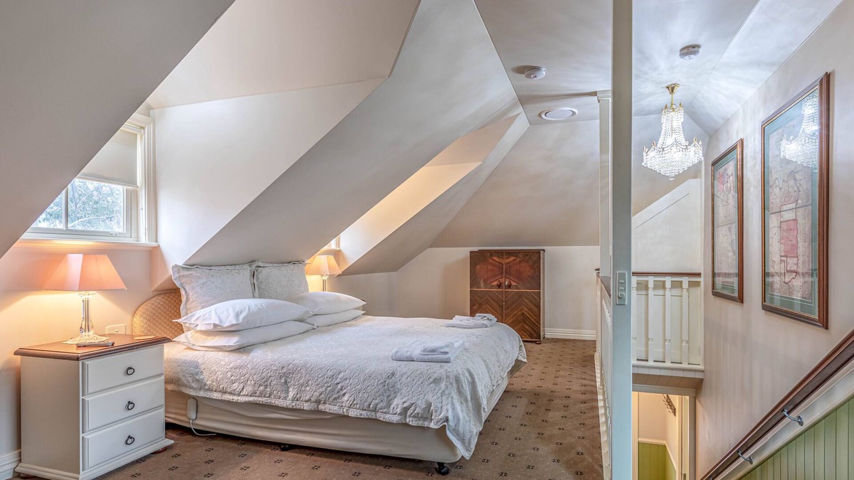 Sofala Bed & Breakfast | Our Loft sits above our Guest House main residence with balcony view