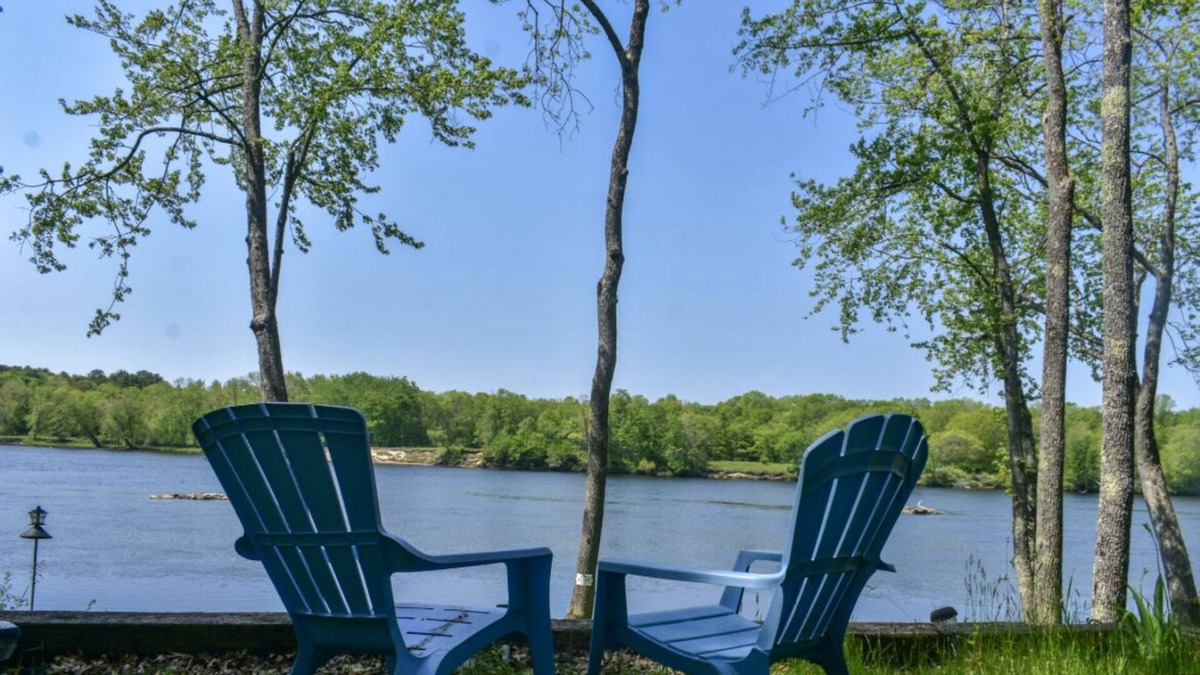 Topsham House | Our Maine Happy Place: Tranquil riverfront home with a wicked good view!