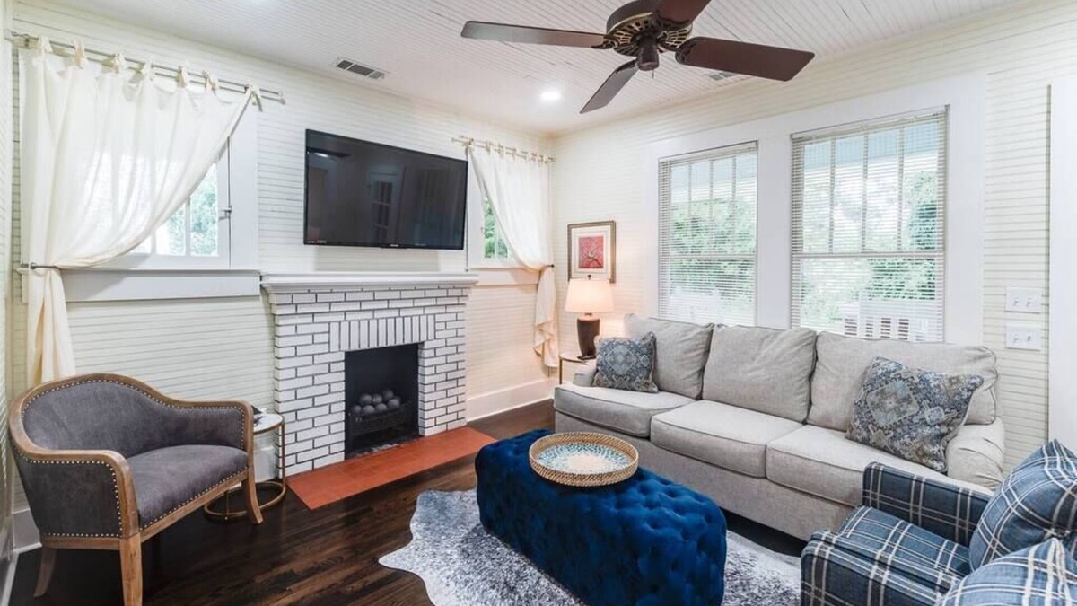 Taylorville House | Our Nest at Spiller l Adorable Home near UA