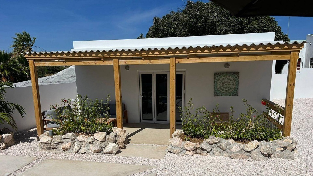 Jan Thiel Apartment | Our new two-bedroom apartment, located in a tropical garden, has a harmonious indoor-outdoor design, modern amenities, two comfortable bedrooms and a Plunge Pool in the shared garden, all for €95.00 per night