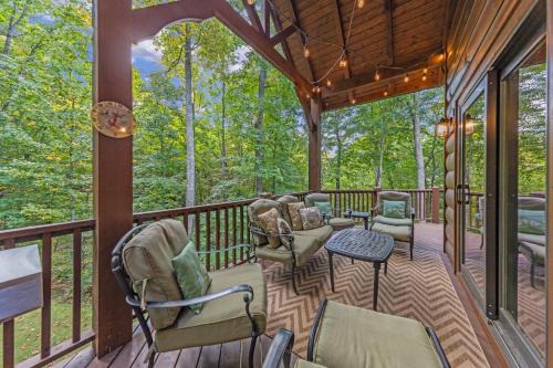 Lansing House | Our Place to Paws 4 Bd Lux Blue Ridge Mnt Cabin