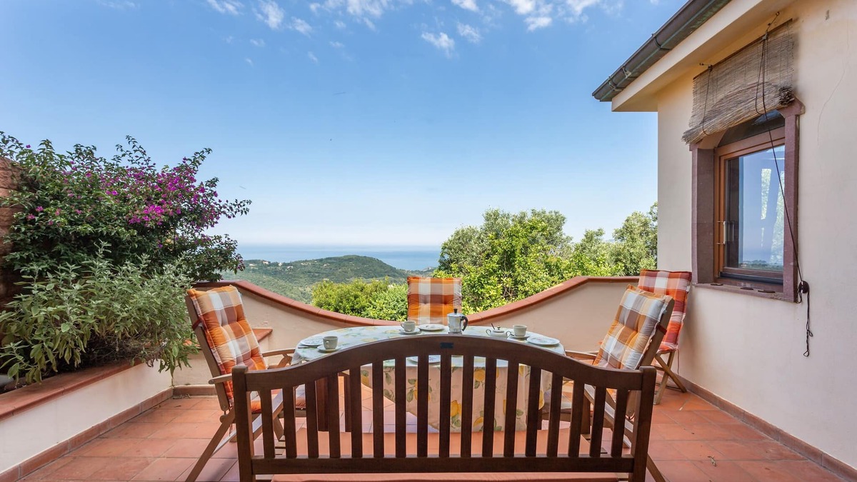 Magomadas House | Our sea view house offers space on 400 square meters for 2-10 people