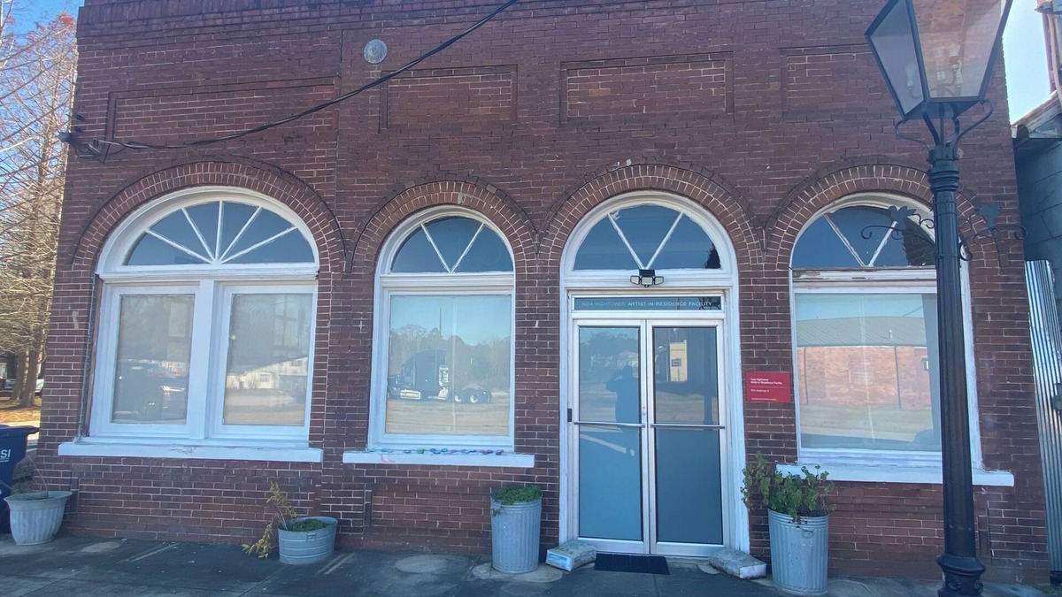 York Bed & Breakfast | Our unique 3 bdrm facility is open to guests when artists are not in residence.