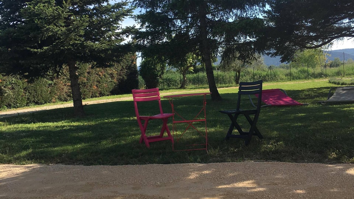 Villelaure Villa | Our villa Domelia is located in the heart of the Provencal countryside.