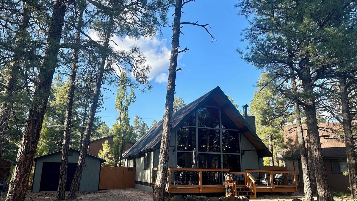 Munds Park Cabin | Out of Office: Cozy A-frame cabin in the pines near trails and adventure!