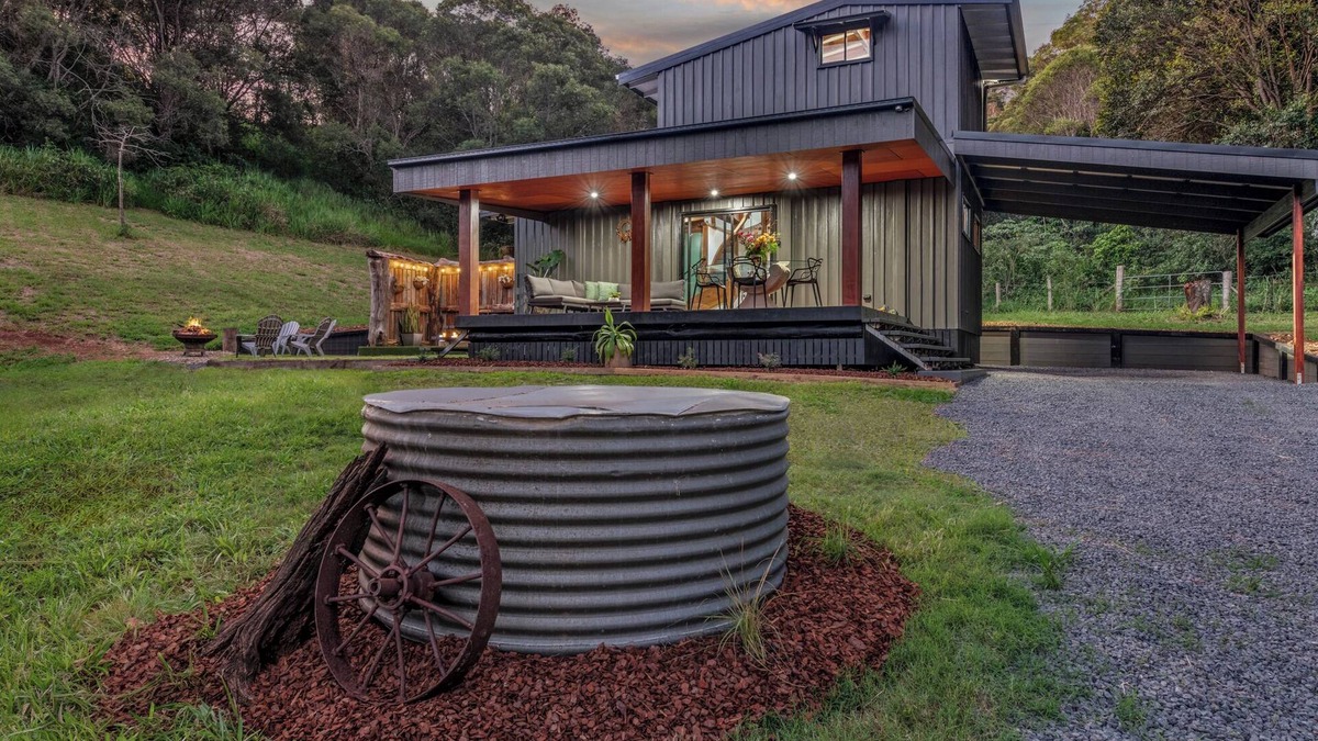 Amamoor Cabin | Outdoor Bath | Firepit | Dingo Creek Winery 14 mins | Private Luxury Cabin