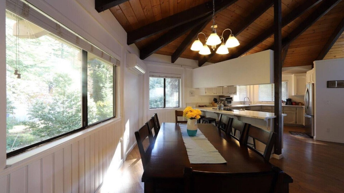 Apple Hill Apartment | Outdoor Deck - Pool Table - Fireplace - Grill