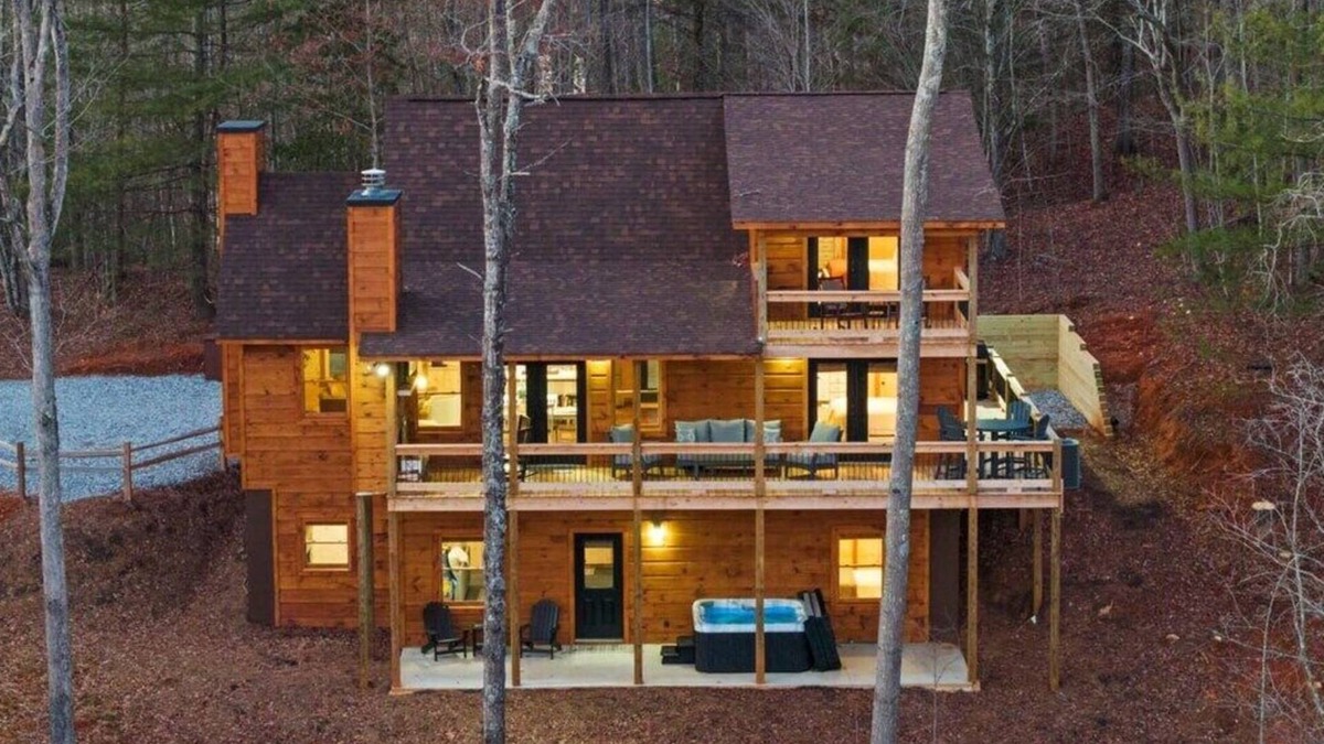 Williamstown Cabin | Outdoor Fireplace TV Hot Tub Pool Table Arcade