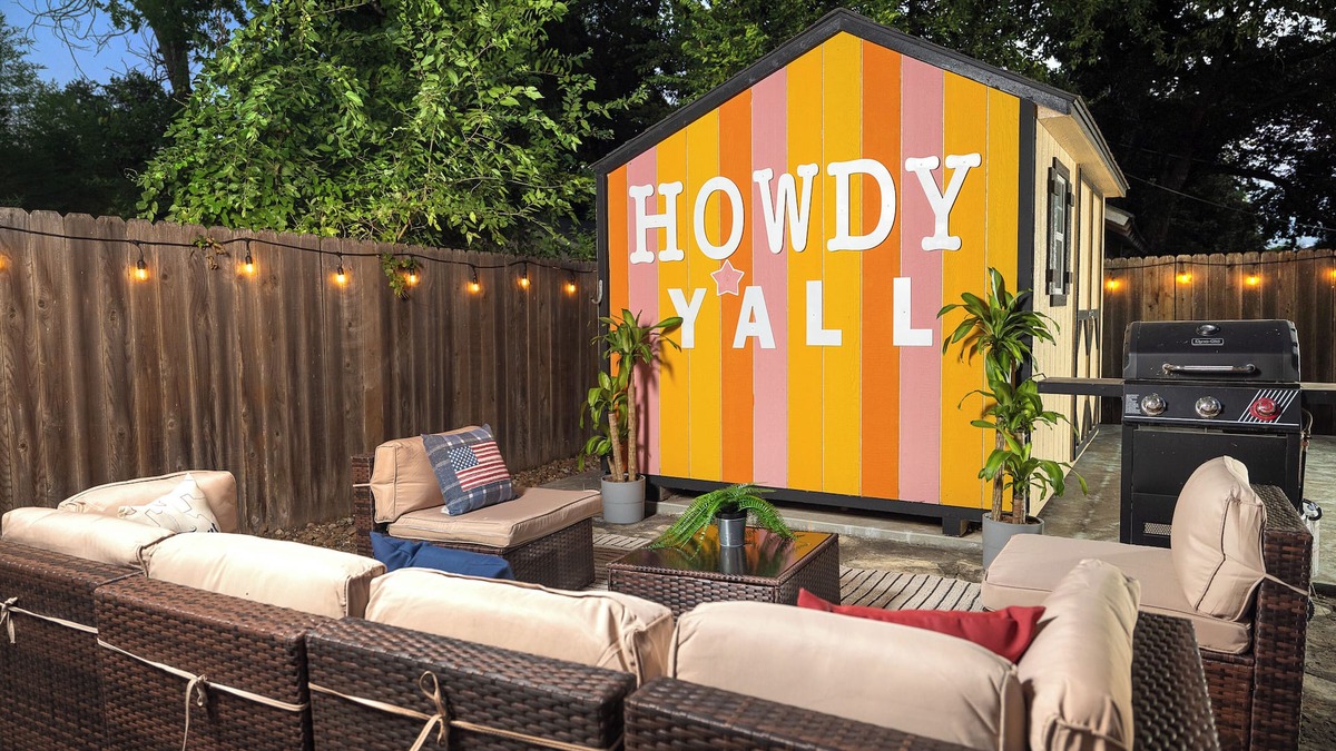 Alta Vista House | Outdoor Hangout, Near Downtown, Riverwalk, Frost Bank Center