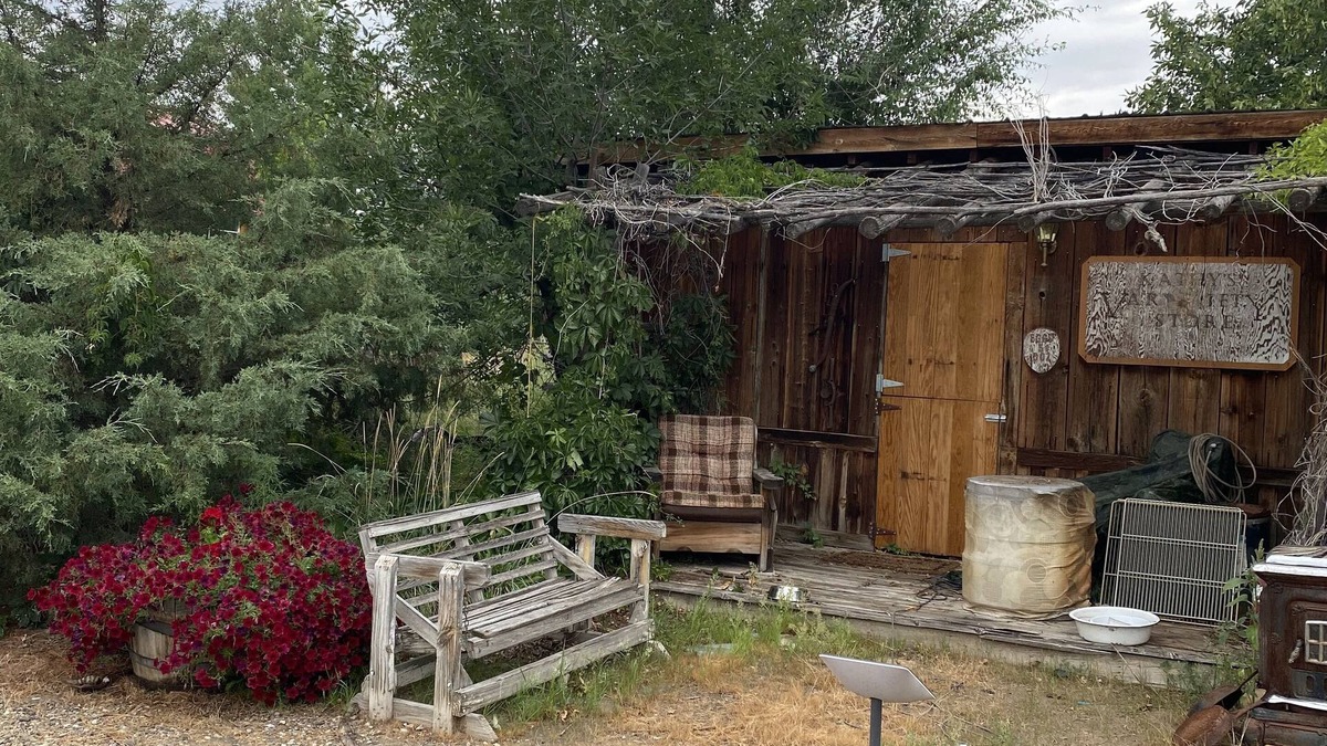 Worland House | Outdoor housing with Air conditioning and propane shower