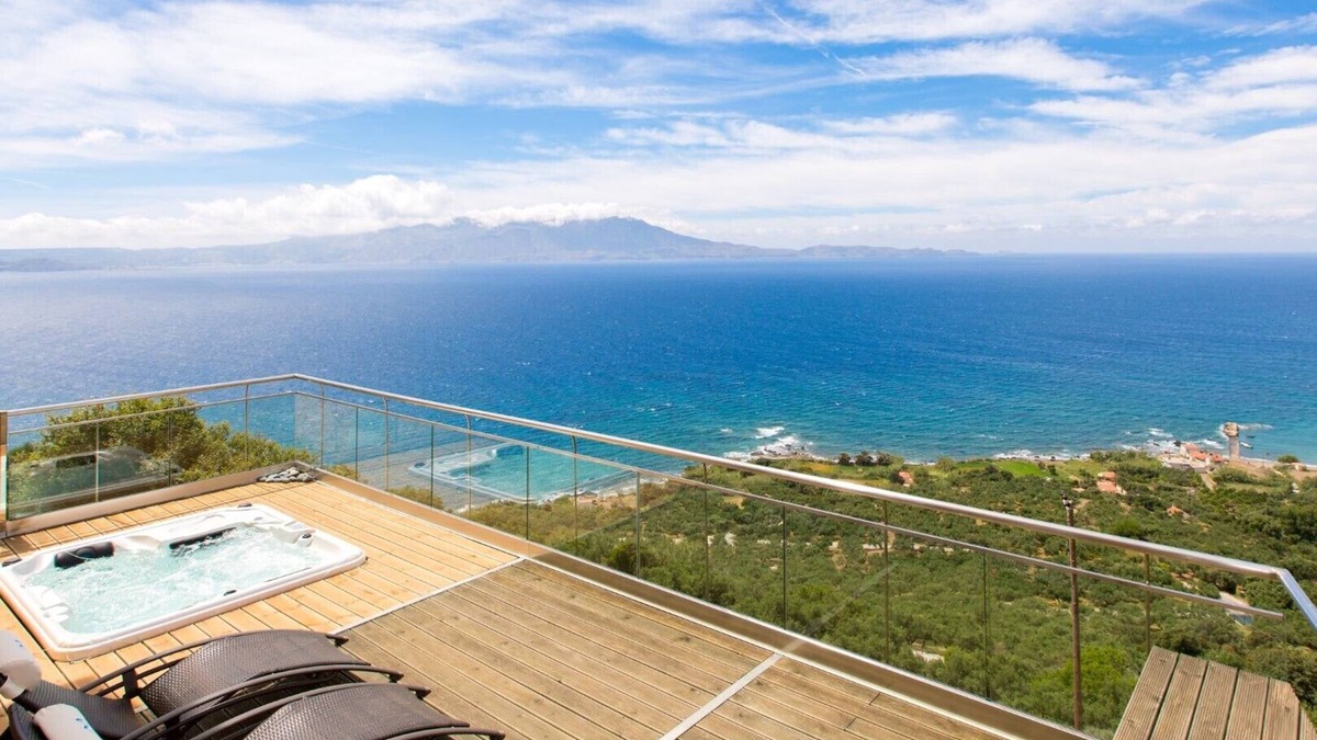 Kolymbari Villa | Outdoor Jacuzzi ★Unique ArchitectureOutdoor Jacuzzi ★Stunning sunset & seaview ★