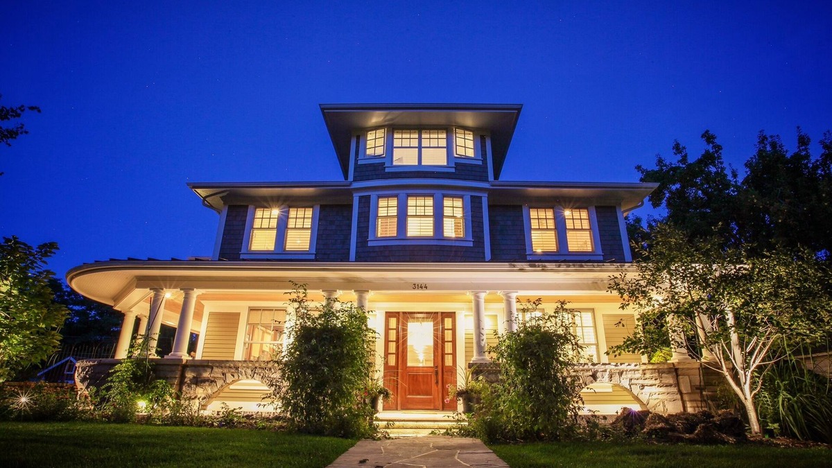 Newlands House | Outdoor Kitchen-Pizza Oven, Home Theatre, Walk to Pearl St, Mt. Sanitas
