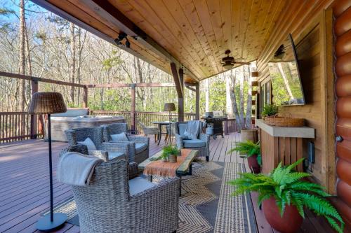 Murphy House | Outdoor Oasis Fall Family Retreat in Murphy!