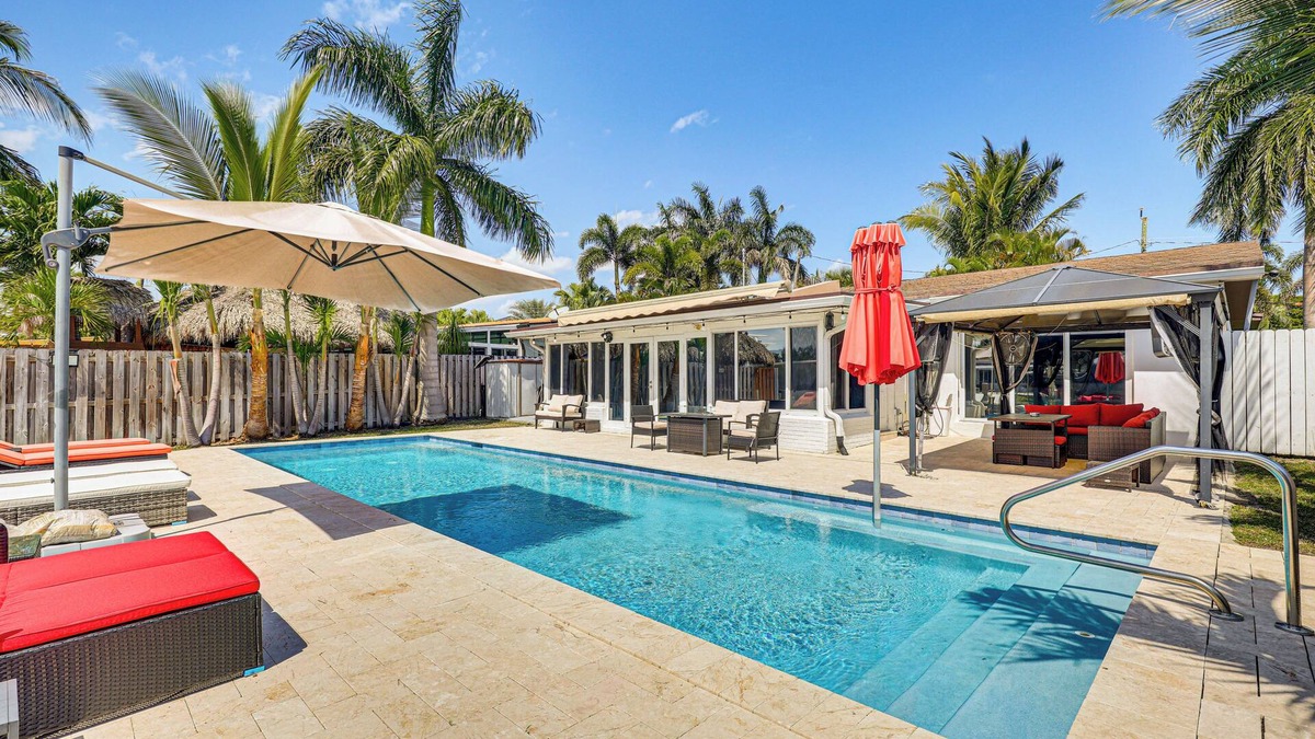 Nautilus Isle House | Outdoor Oasis w/Private Pool: Dania Beach Retreat