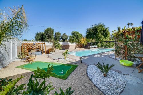 Woodland Hills House | Outdoor Oasis with Hot Tub Luxe Woodland Hills Gem