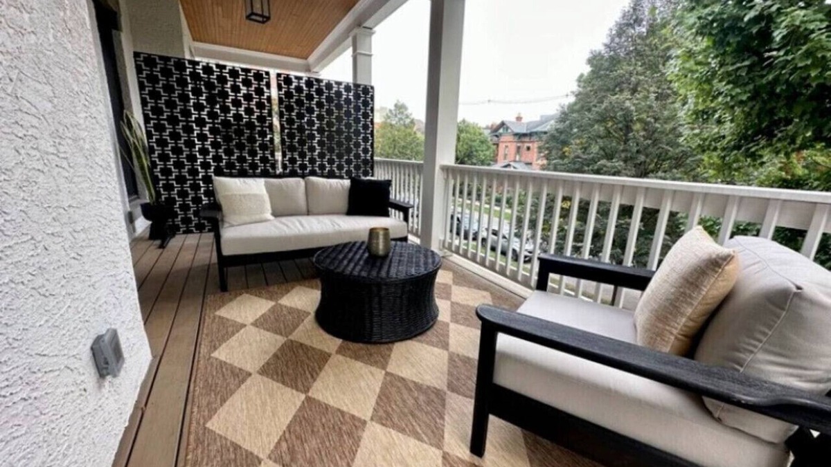 Victorian Village Apartment | Outdoor Patio | Walkable | Short North