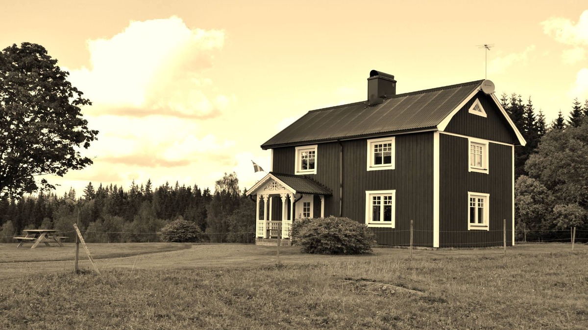 Savsjo House | Outdoor place with furniture and barbeque, boat in lake