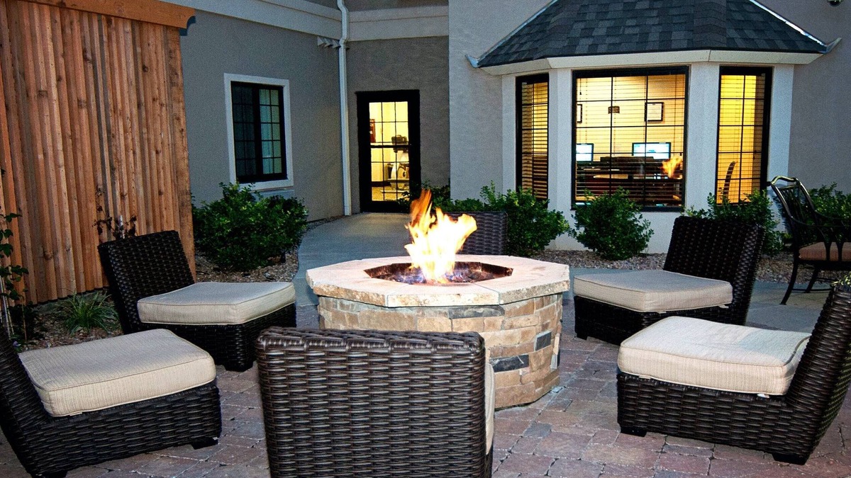 Greenwich Condo | Outdoor Pool. Free Breakfast. Near Koch Industries & Boeing Offices