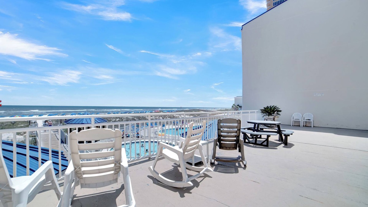 Coffeyville Condo | Outdoor Pool! | Gulf Front | Orange Beach, AL