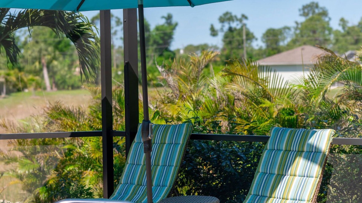 Rotonda Lakes House | Outdoor Shower, Lanai, Heated Pool, 4 TVs, PRIVATE, 10 MI to Beach