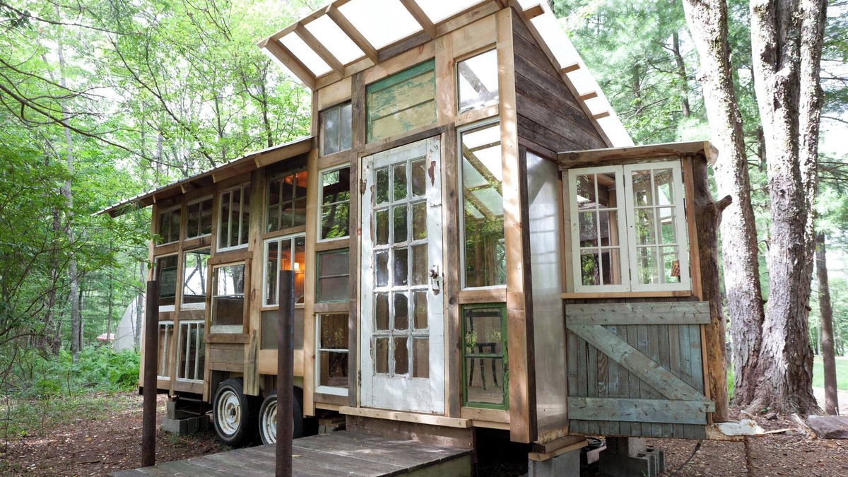 Woodridge RV Rental | Outlier Inn Tiny House 4 on Farm Upstate Catskills