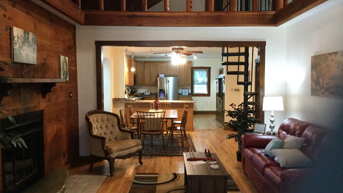 Kenosha House | Outrageous! Near Microsoft Mt Pleasant - Sleeps 18