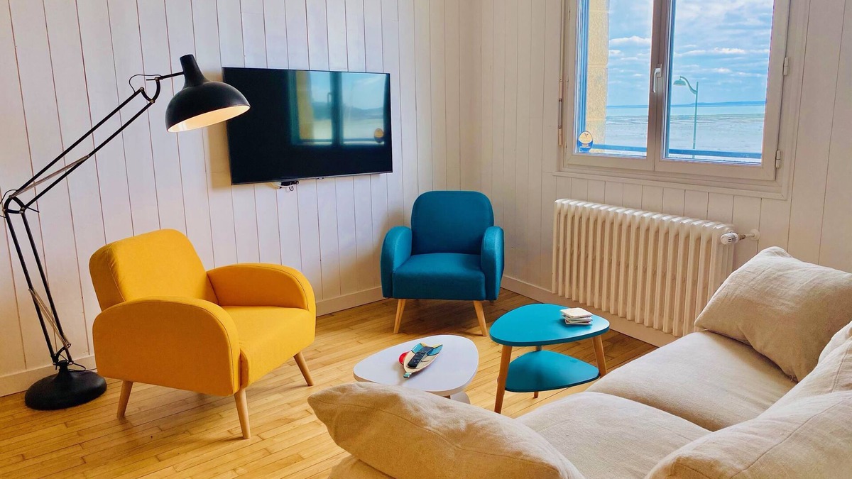 Ille-et-Vilaine Apartment | Outremer: 100% renovated apartment in the 1st rank of the Bay of Mont St-Michel