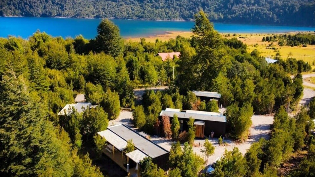 Lenca Cabin | OUTSCAPE | Cabaña en Lago Chapo con Hot Tub