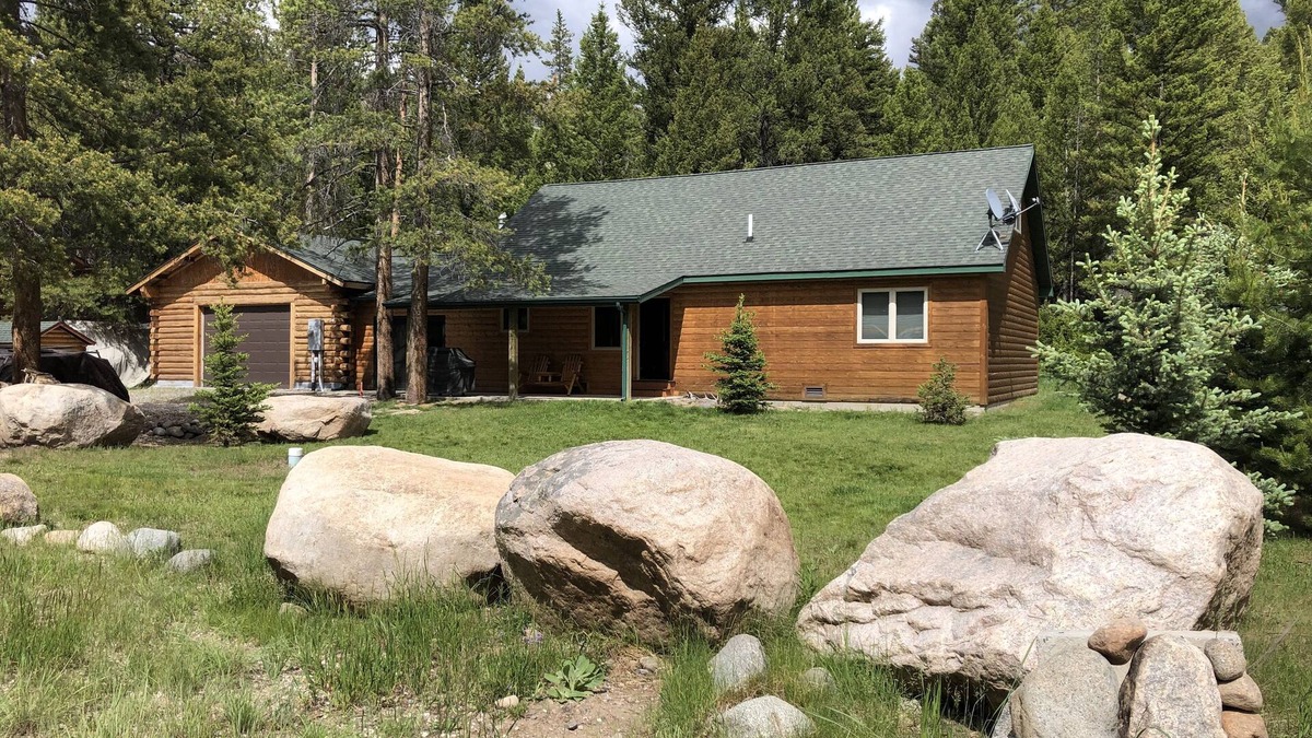 Cody Cabin | Outstanding Crandall Cabin minutes from Yellowstone, ready for your adventure!