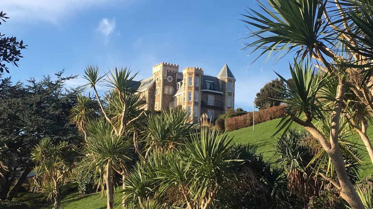 Hele Apartment | Outstanding Idyllic Ilfacombe seaside 2-bedroom apartment with sea views