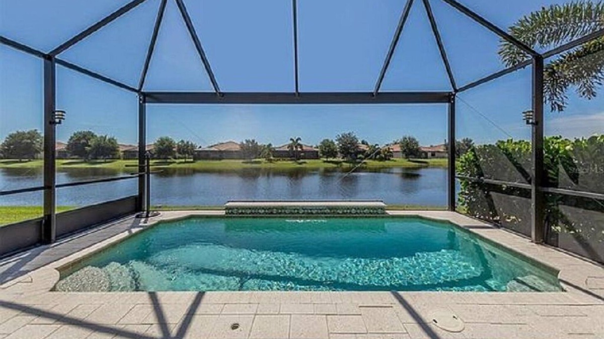 Gran Paradiso House | Outstanding Lake View and your own pool, 2 bedroom,2 bath plus den
