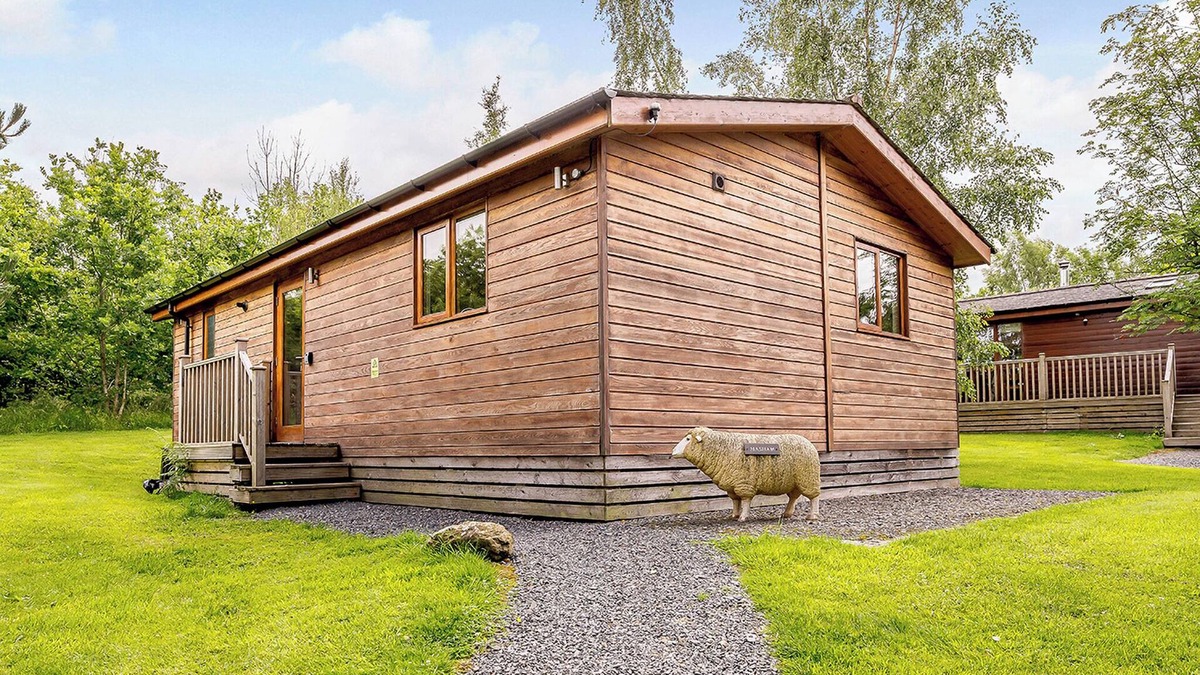 Allithwaite Ski Chalet | Outstanding lodge offering the perfect romantic retreat.