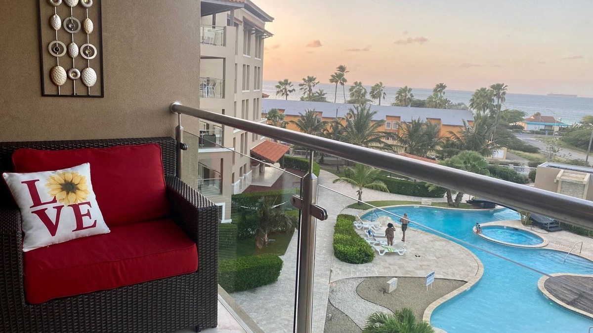 Eagle Beach Condo | OUTSTANDING OASIS 4th FLOOR CONDO At EAGLE BEACH