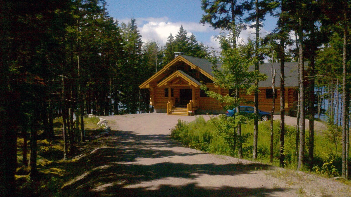 South Gouldsboro Cabin | Outstanding Oceanfront Log Home near Acadia National Park