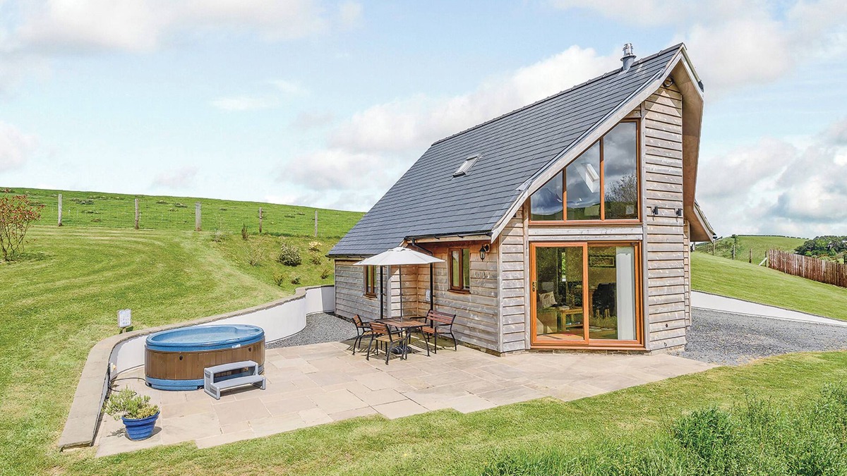 Caersws Ski Chalet | Outstanding open plan two storey lodge.