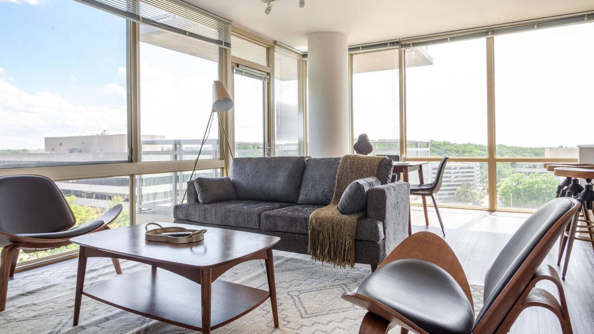 Vienna Apartment | Outstanding Tysons Corner 2BR w/Pool, Pet Salon & W/D, by Blueground