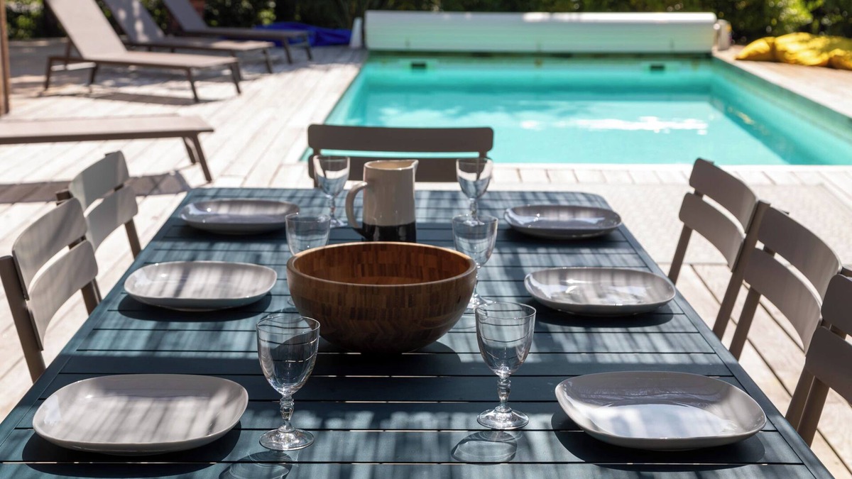 Hourtin Villa | Outstanding wooden villa, fully equipped, pool; near lake, sea and shops.