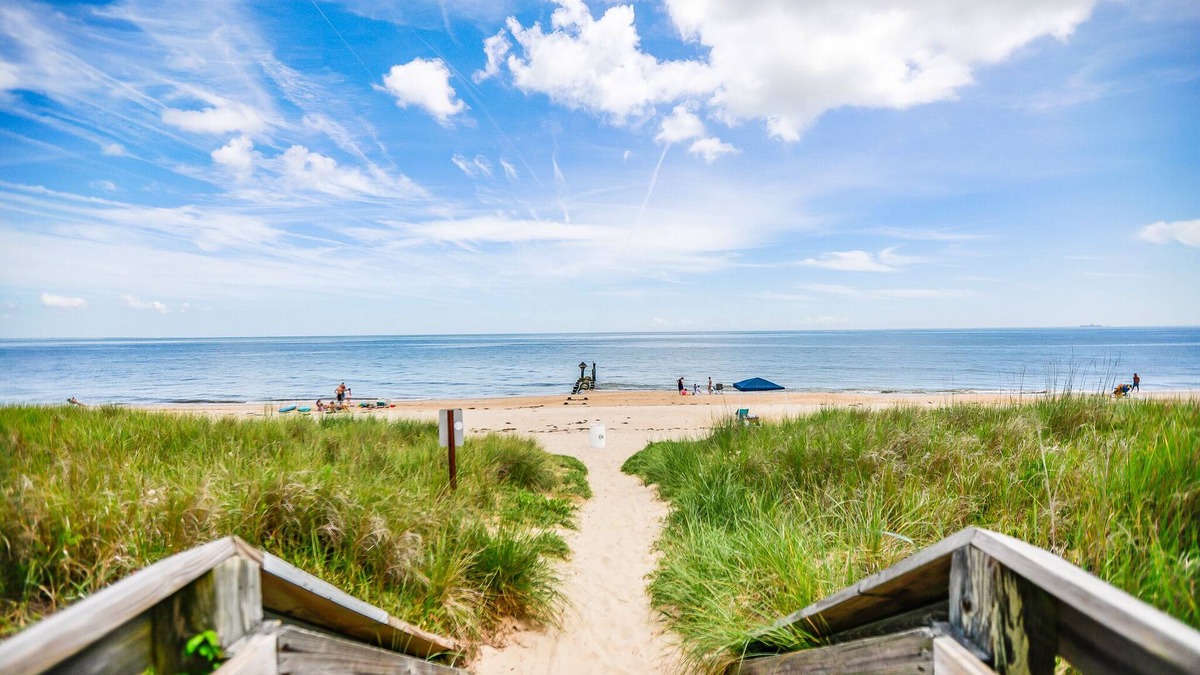 Bayview Apartment | OV Beach Oasis: The Plant House. A 4 minute walk to the beach!