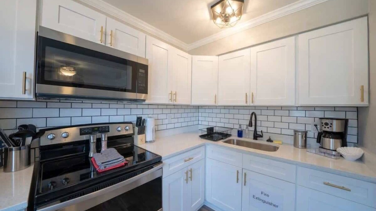 North Camellia Acres Apartment | OV Mosaic - Aloe Suite