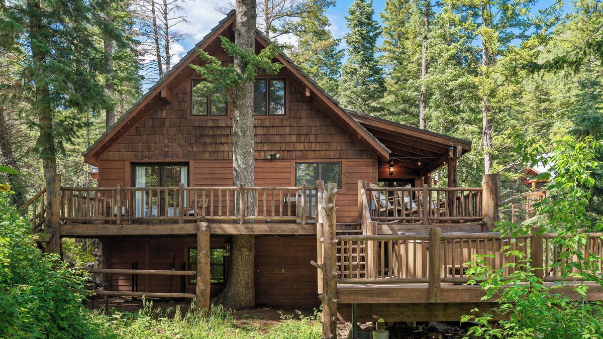 Sundance Cabin | OVER THE RIVER AND THROUGH THE WOODS