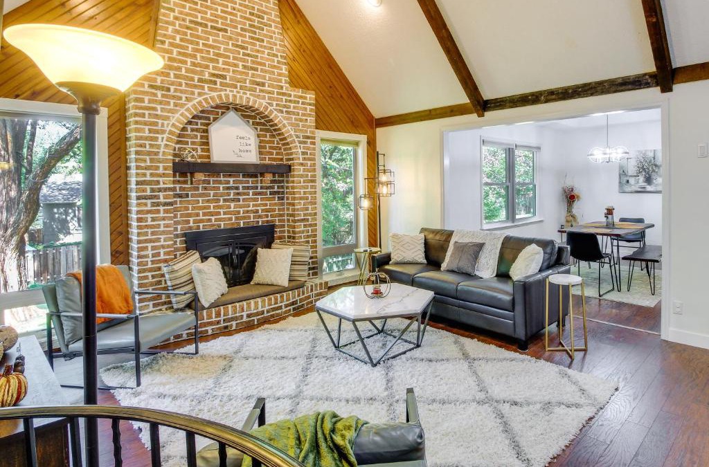 Overland Park House | Overland Park Home with Fenced-In Yard and Gas Grill!